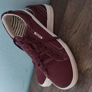 Taos Plim Soul Sneakers size 9
